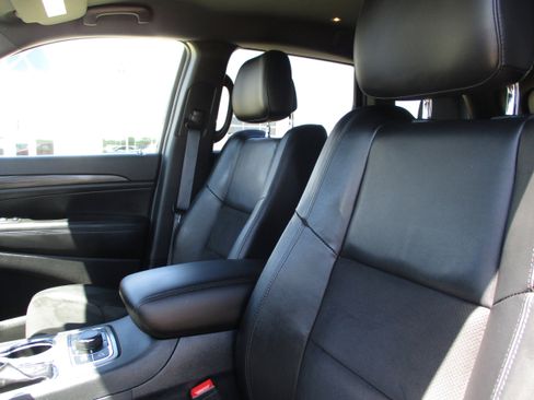 Used 2022 Jeep Grand Cherokee Laredo X image 39