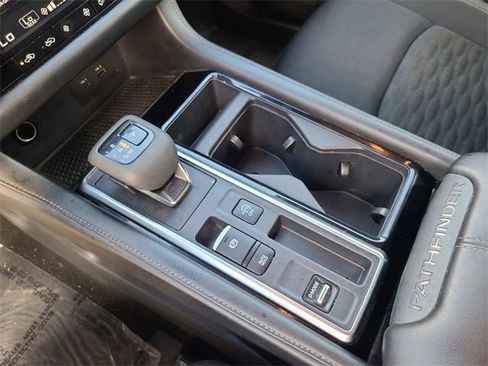 Used 2024 Nissan Pathfinder SV image 32