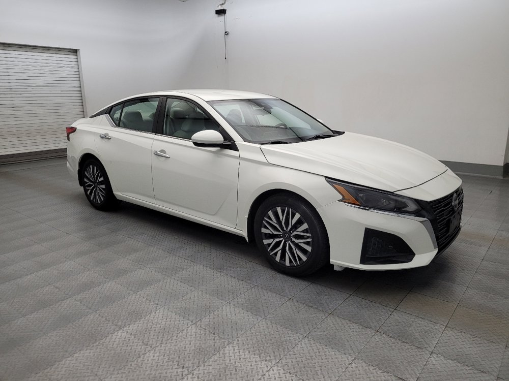 Used 2023 Nissan Altima 2.5 SV FWD image 11