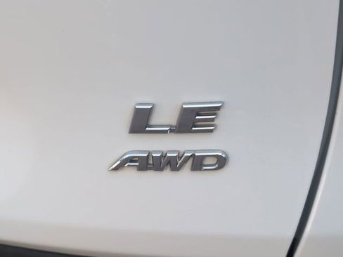 Used 2022 Toyota RAV4 LE AWD/4WD image 29