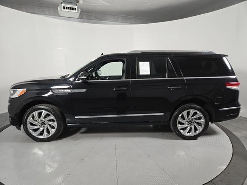 Used 2024 Lincoln Navigator Premiere image 7