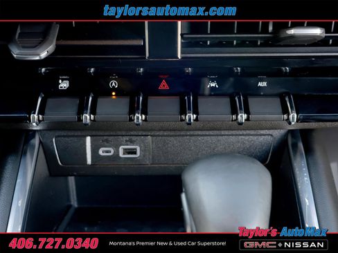 Used 2024 GMC Canyon AT4 w/ Technology Package image 24