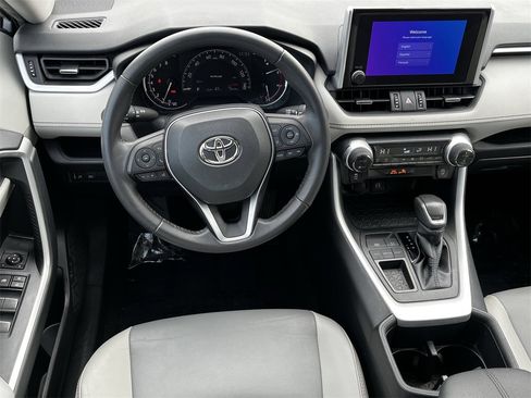 Used 2023 Toyota RAV4 XLE Premium image 10