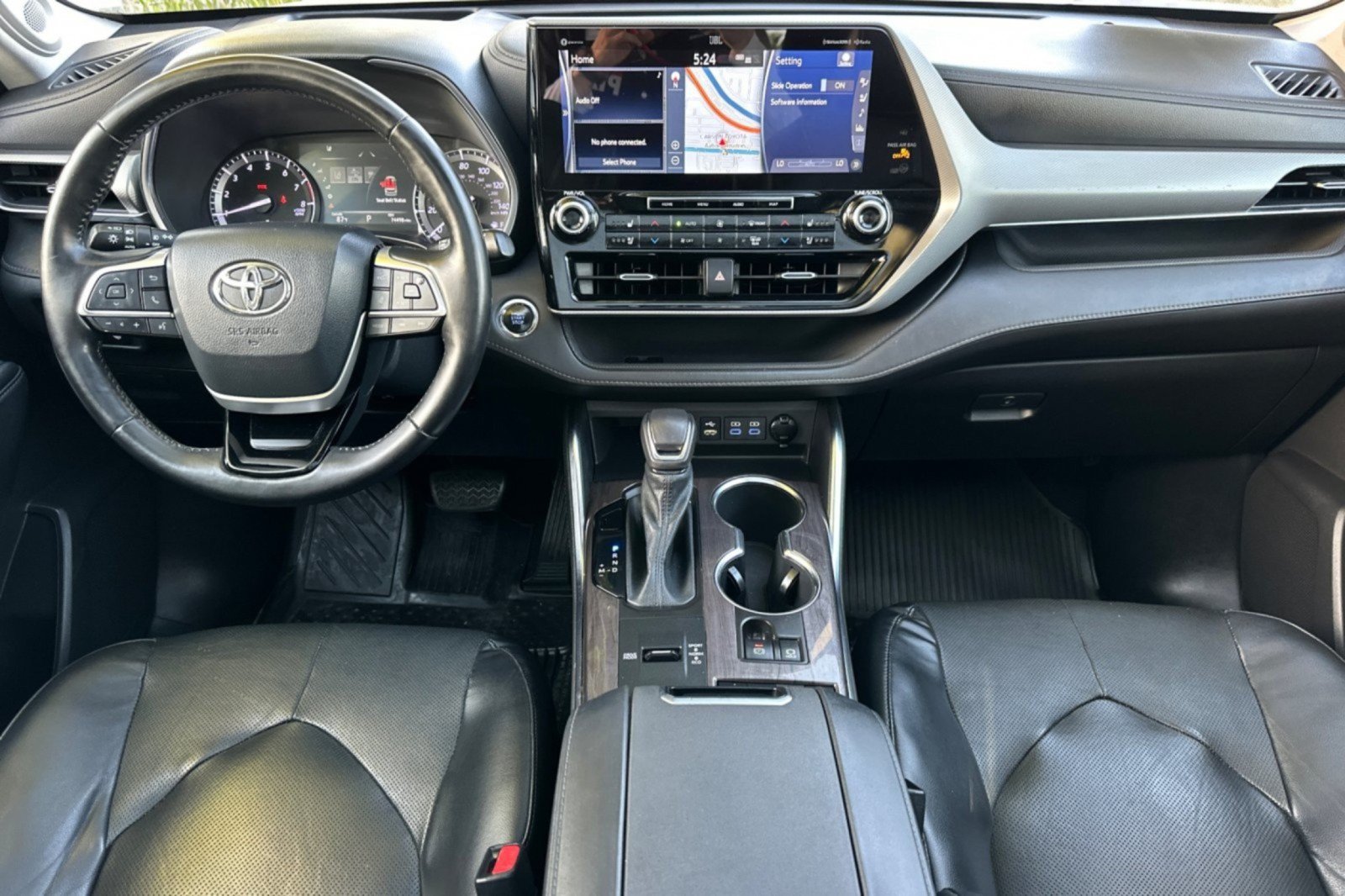 Certified 2022 Toyota Highlander Platinum FWD image 12