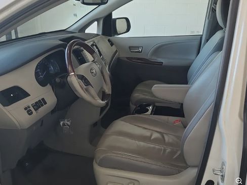 Used 2012 Toyota Sienna Limited w/ Premium Pkg AWD/4WD image 6