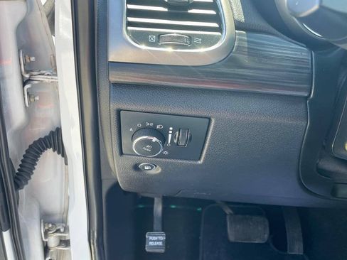 Used 2019 Jeep Grand Cherokee Altitude AWD/4WD image 22