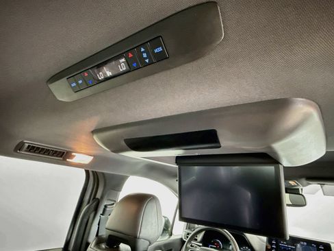 Certified 2023 Toyota Sienna XLE Woodland Edition AWD/4WD image 37