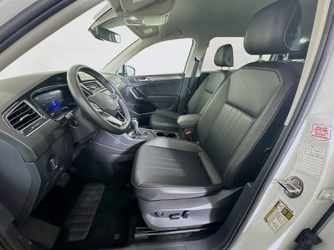 Used 2024 Volkswagen Tiguan SE image 13