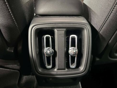 Used 2024 Volvo XC40 B5 Core AWD/4WD image 22