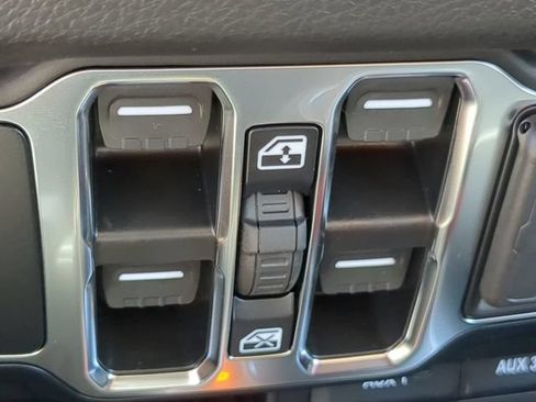 Used 2024 Jeep Gladiator Sport AWD/4WD image 24