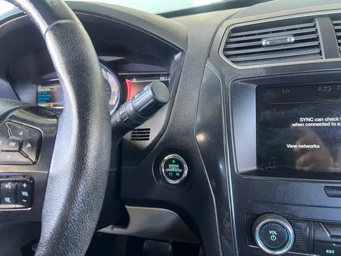 Used 2019 Ford Explorer XLT w/ Equipment Group 201A FWD image 12