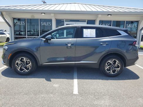 Used 2023 Kia Sportage LX AWD/4WD image 2