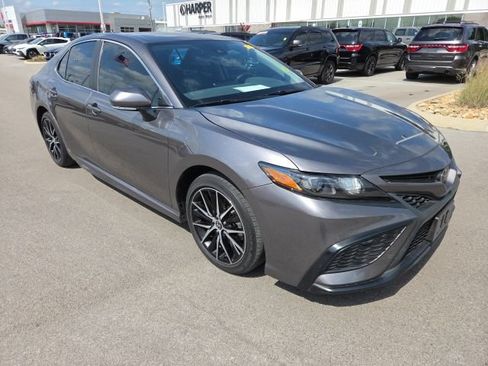 Used 2024 Toyota Camry SE FWD image 3