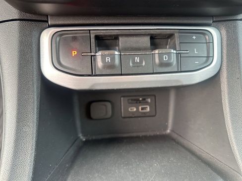 Used 2023 GMC Acadia SLE w/ Driver Convenience Package image 24