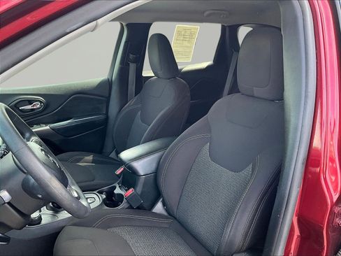 Used 2019 Jeep Cherokee Latitude w/ Popular Appearance Group AWD/4WD image 21