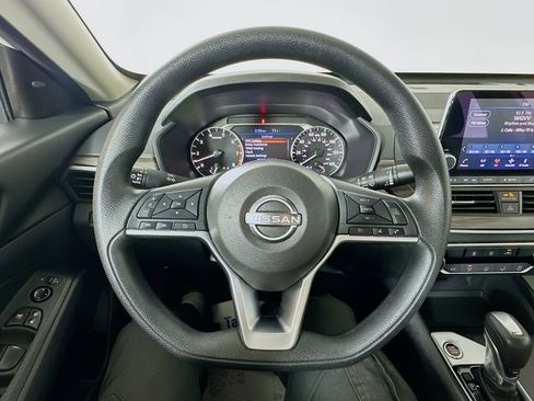 Used 2025 Nissan Altima 2.5 SV AWD/4WD image 11