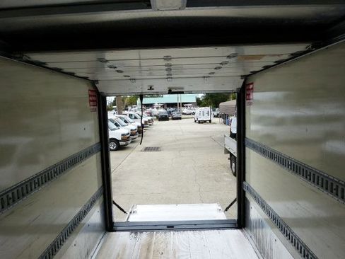 Used 2017 Chevrolet Express 3500 RWD image 28