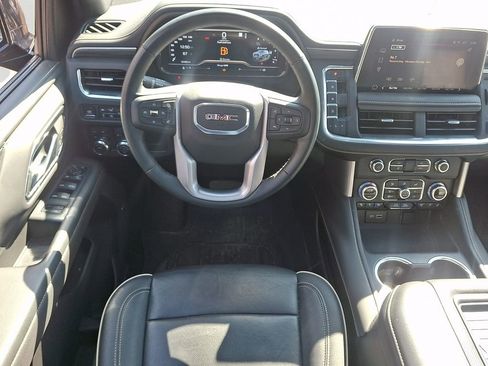 Used 2024 GMC Yukon SLT w/ SLT Premium Package image 13