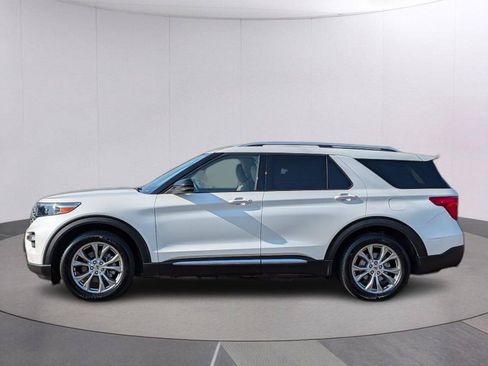 Used 2021 Ford Explorer Limited w/ Equipment Group 301A RWD image 2