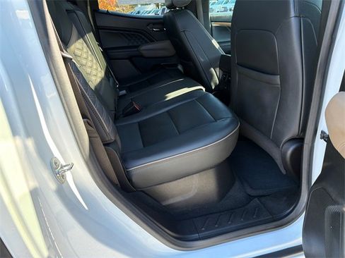 Certified 2024 GMC Canyon Denali image 15