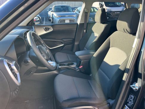 Used 2025 Kia Soul LX w/ LX Technology Package image 34