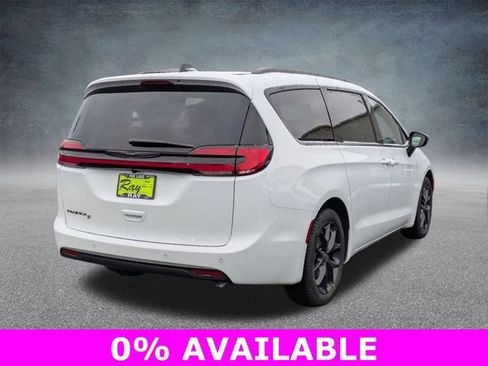 New 2026 Chrysler Pacifica Select w/ S Appearance Package FWD image 4