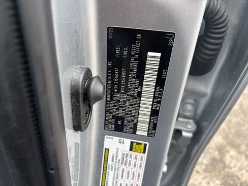 Used 2025 Toyota Corolla Cross LE image 27