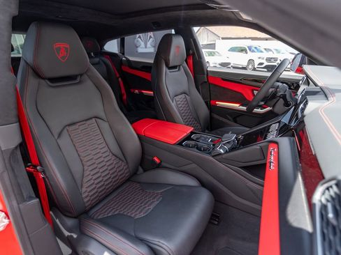 Used 2022 Lamborghini Urus AWD/4WD image 28