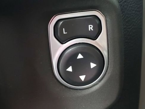 Used 2019 Jeep Wrangler Unlimited Sahara w/ Quick Order Package 24M Moab image 24