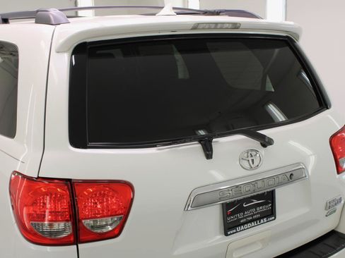 Used 2012 Toyota Sequoia Platinum AWD/4WD image 21