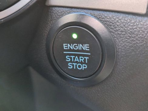 Used 2021 Ford Escape SE w/ SE Sport Appearance Package image 17