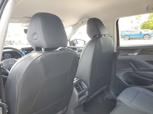 Certified 2026 Volkswagen Tiguan SE FWD image 17
