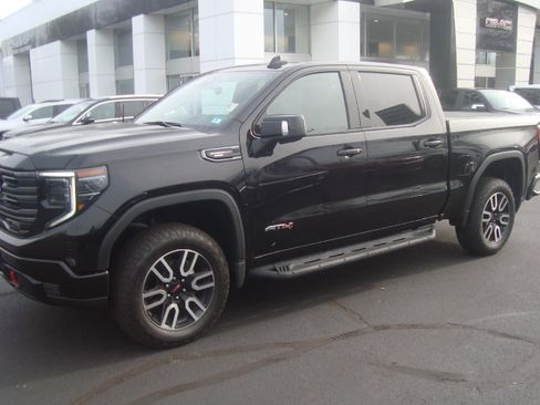 Used 2025 GMC Sierra 1500 AT4 w/ AT4 Premium Package image 1