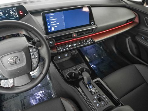 Used 2025 Toyota Prius Plug-In Hybrid image 17