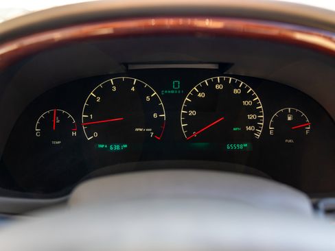 Used 2000 Cadillac De Ville DTS w/ Comfort/Convenience Pkg image 49