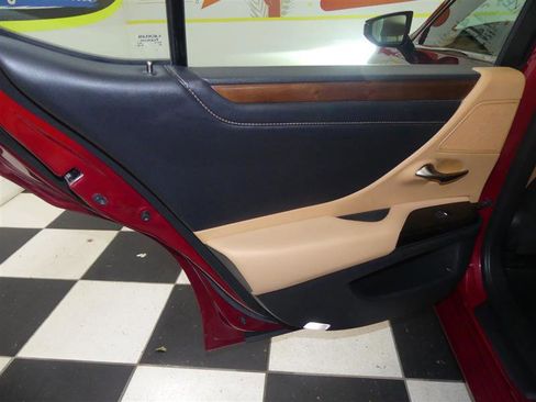 Used 2022 Lexus ES 300h w/ Premium Package image 27