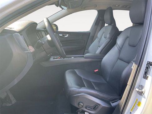 Certified 2023 Volvo XC60 B5 Plus image 9
