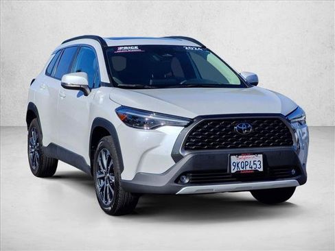 Used 2024 Toyota Corolla Cross XLE w/ Convenience Package FWD image 3