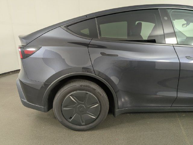 Used 2026 Tesla Model Y 2WD image 11