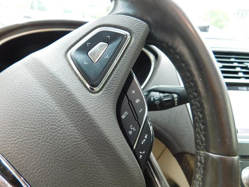 Used 2017 Lincoln MKX Reserve w/ Lincoln MKX Climate Package FWD image 23