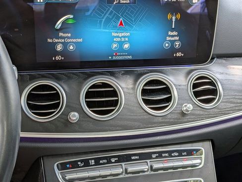 Used 2022 Mercedes-Benz E 350 Sedan image 6