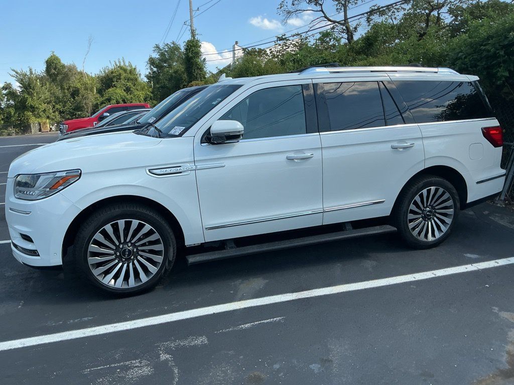 Used 2021 Lincoln Navigator Reserve AWD/4WD image 5
