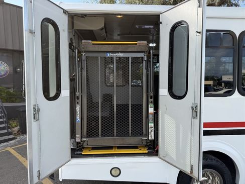 Used 2015 Ford E-450 and Econoline 450 Super Duty w/ Shuttle Bus Prep Package RWD image 27