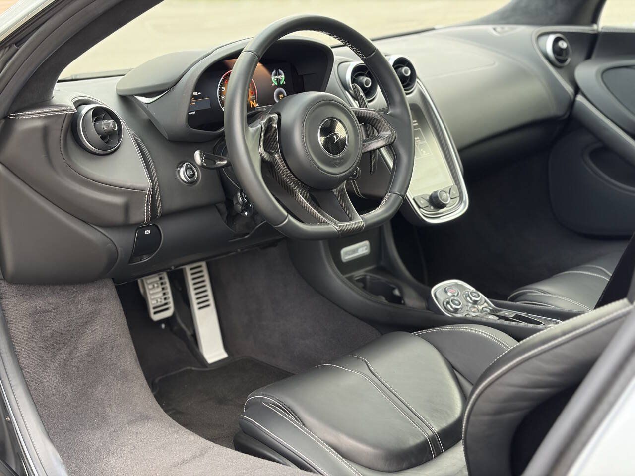 Used 2017 McLaren 570S RWD image 34