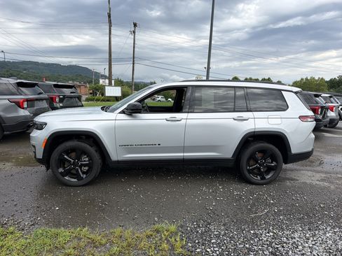 Used 2025 Jeep Grand Cherokee L Altitude AWD/4WD image 8