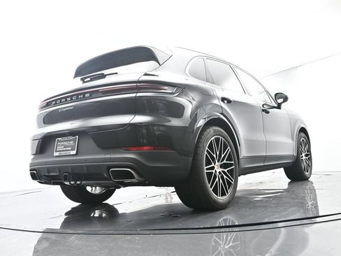Certified 2025 Porsche Cayenne AWD/4WD image 48