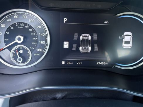 Used 2025 Genesis G70 2.5T AWD/4WD image 42