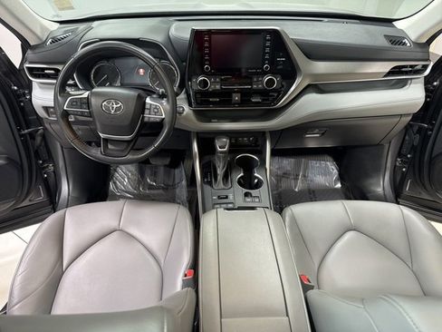 Used 2022 Toyota Highlander XLE image 15
