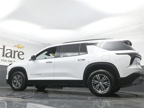 Used 2025 Chevrolet Traverse LT image 53