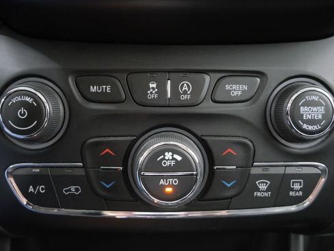 Used 2020 Jeep Cherokee Limited AWD/4WD image 20